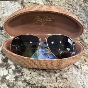 MAUI JIM Aviator Sunglasses O/S Gold Colored Frame. Super cute! 😎